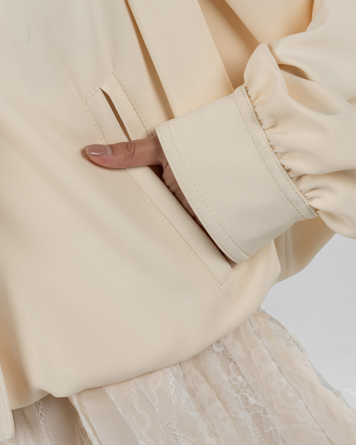 Refined Off-White Balloon Turtleneck Jacket