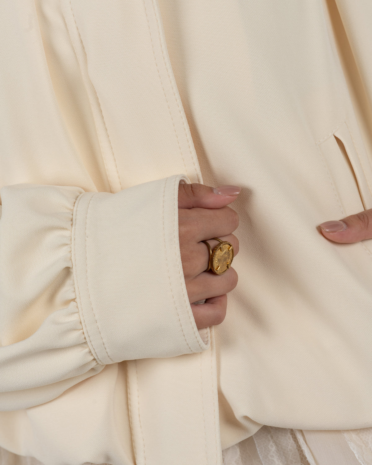 Refined Off-White Balloon Turtleneck Jacket