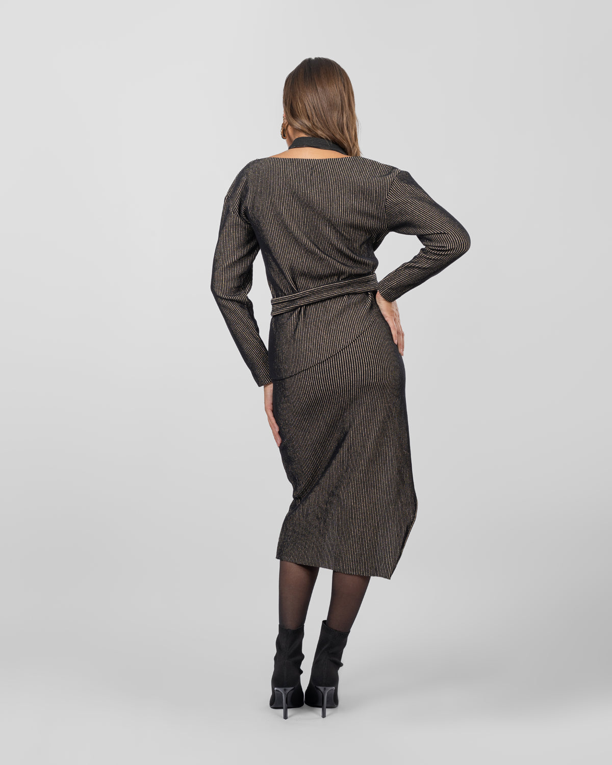 Dress with belt and button details
