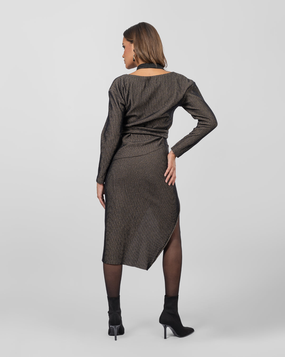Dress with belt and button details