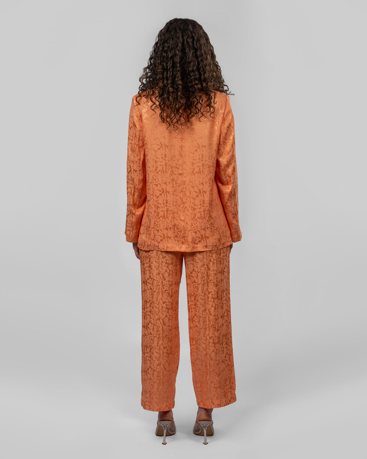 Set of loose-fit wrapped blazer and trousers.