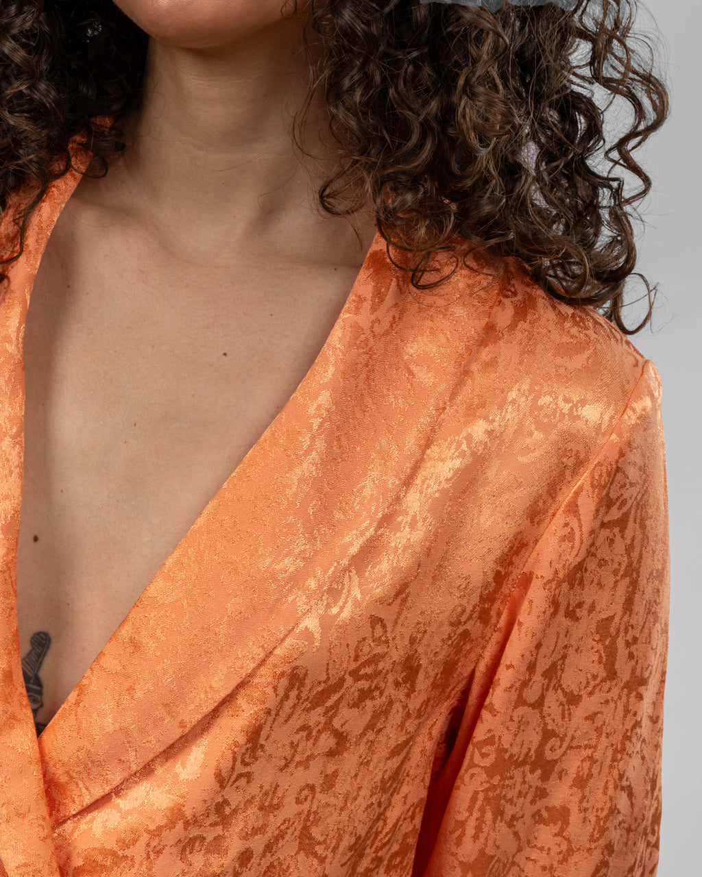 Set of loose-fit wrapped blazer and trousers.