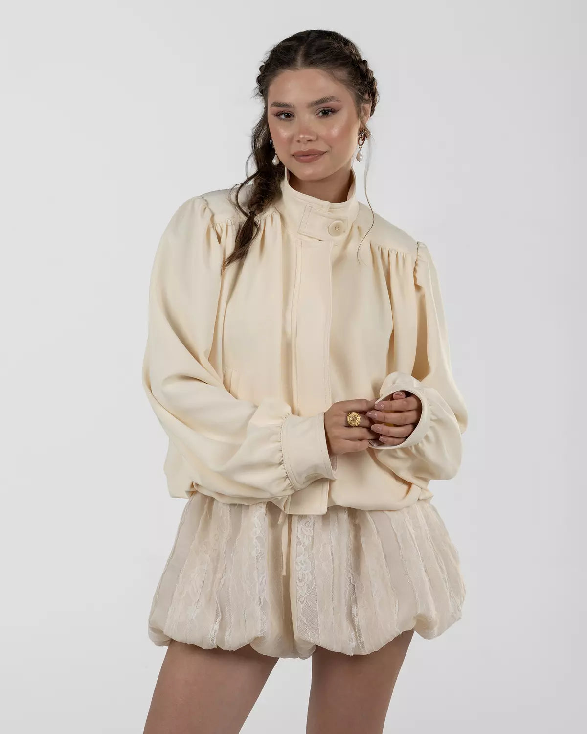 Refined Off-White Balloon Turtleneck Jacket